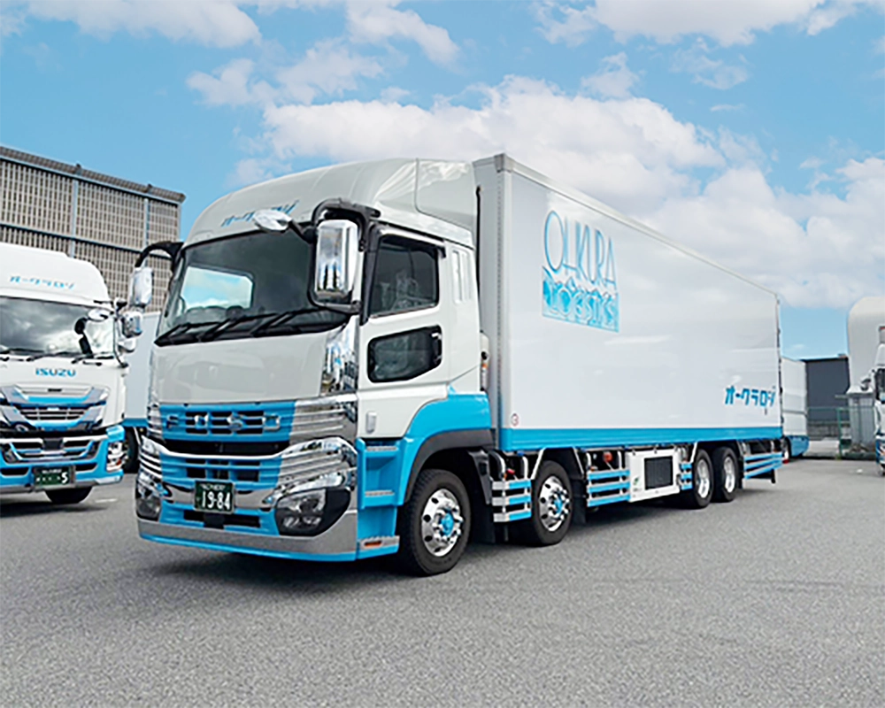 大阪南港営業所のトラックの写真